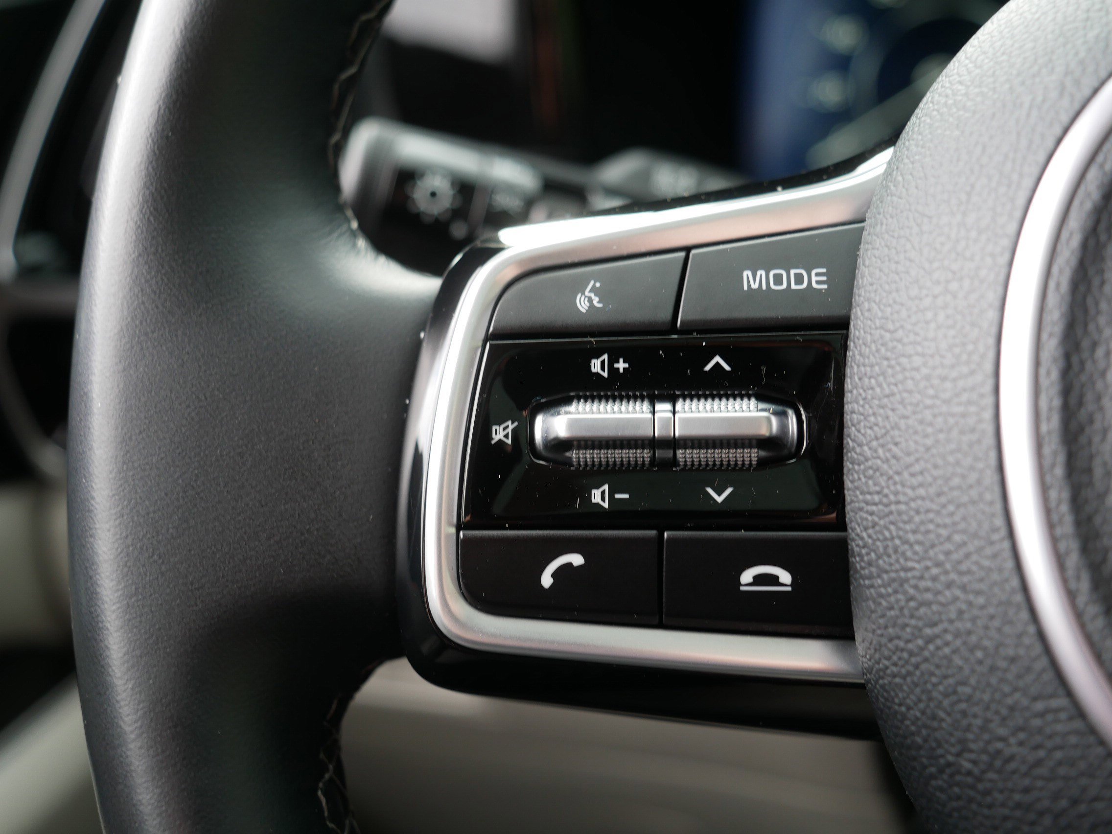 Certified 2023 Kia Sorento SX AWD/4WD image 28