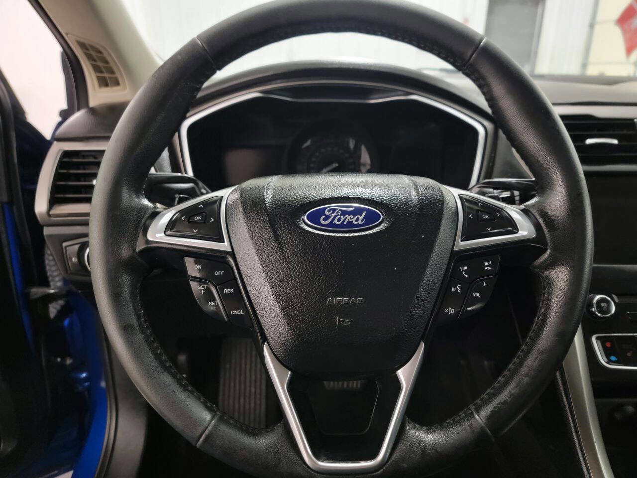 Used 2017 Ford Fusion SE w/ Fusion SE Technology Package FWD image 29