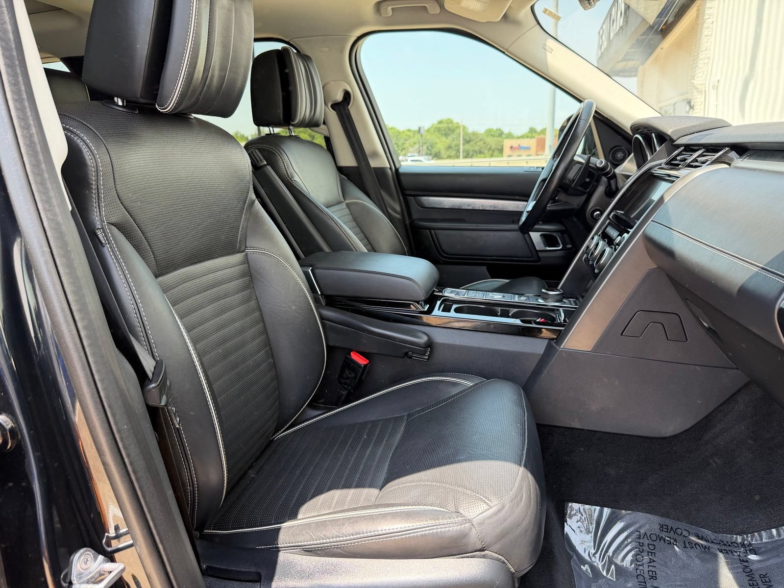 Used 2017 Land Rover Discovery First Edition AWD/4WD image 26
