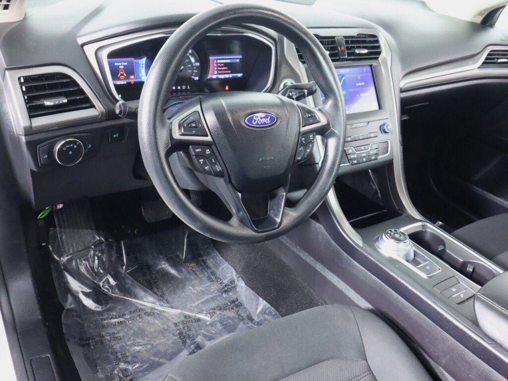 Used 2020 Ford Fusion SE image 9
