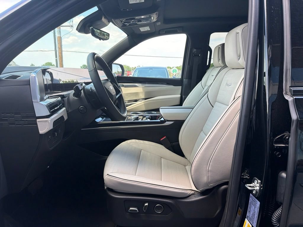 Used 2026 Cadillac Escalade Sport AWD/4WD image 8