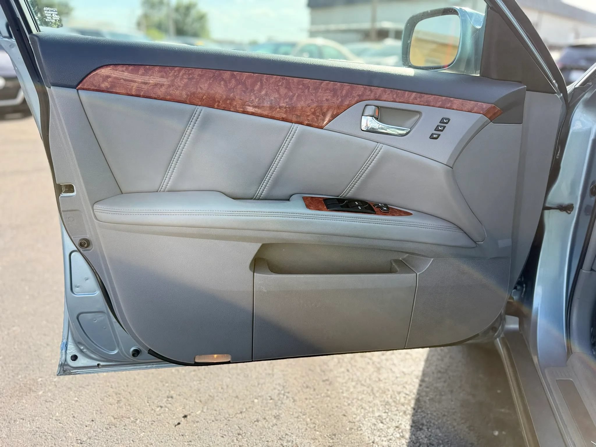 Used 2005 Toyota Avalon Limited FWD image 33