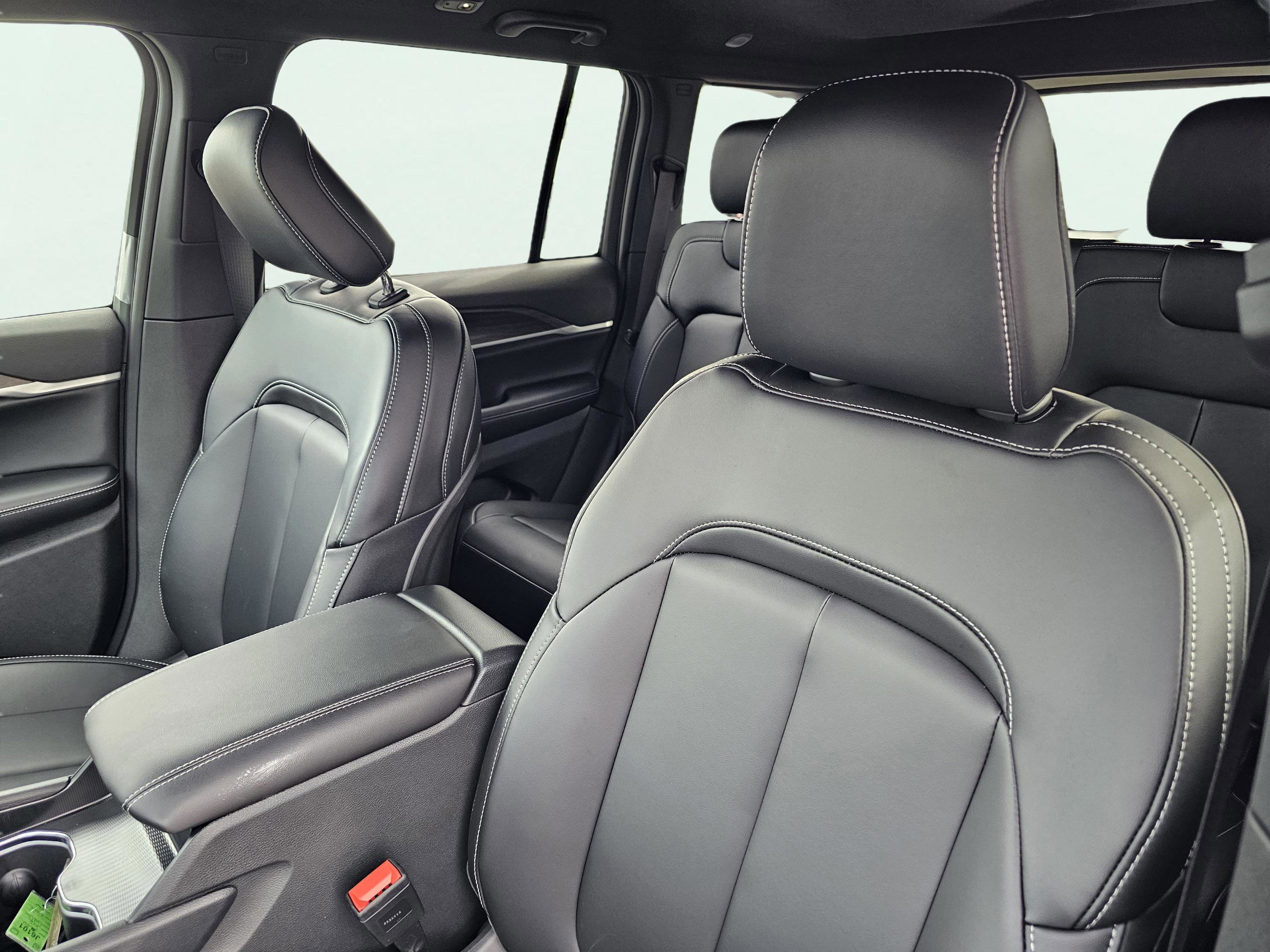 New 2026 Jeep Grand Cherokee Limited RWD image 18
