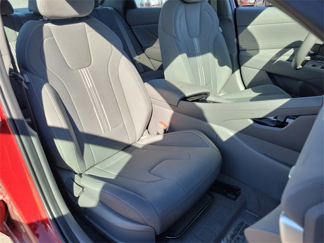 Used 2024 Hyundai Elantra SEL w/ Convenience Package image 18
