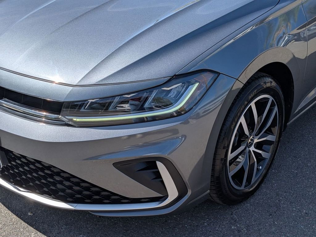 Used 2025 Volkswagen Jetta SE image 10