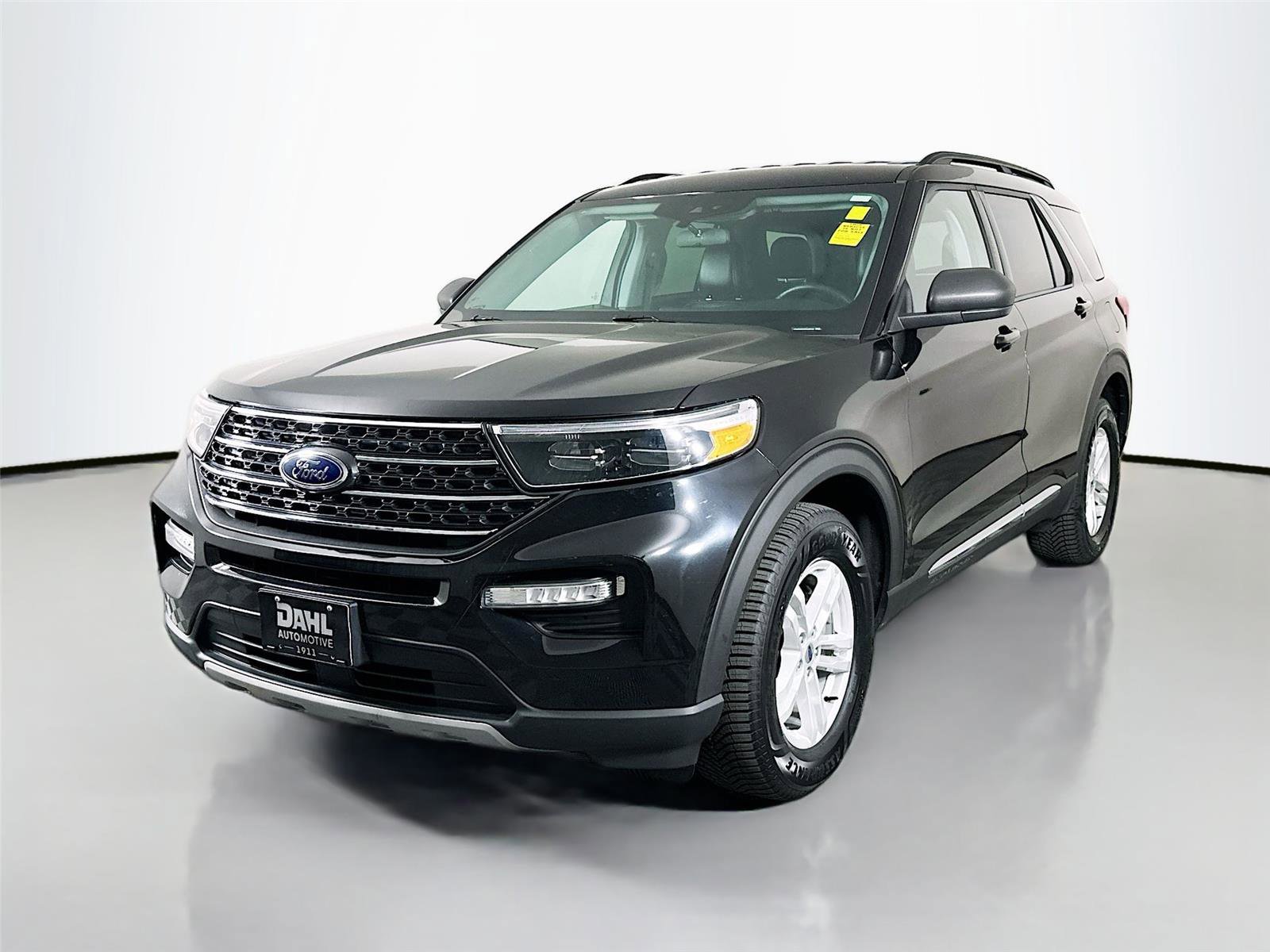 Used 2024 Ford Explorer XLT w/ Equipment Group 202A AWD/4WD image 4