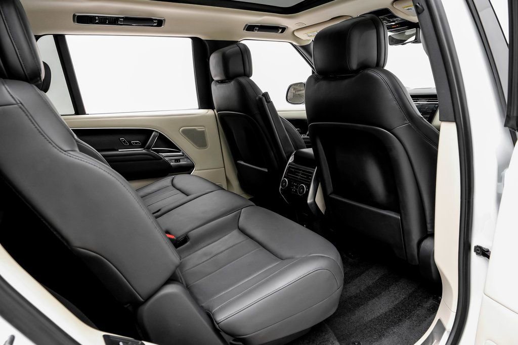 Used 2022 Land Rover Range Rover Long Wheelbase SE image 31