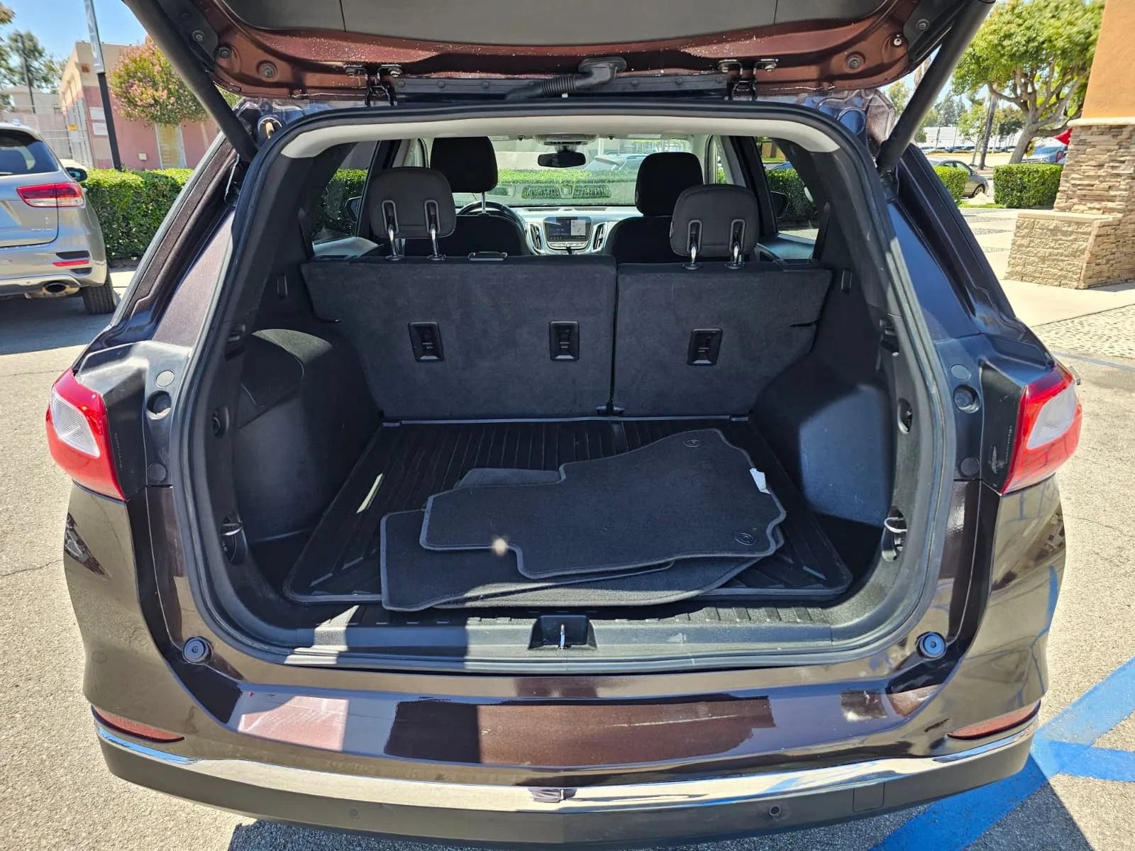 Used 2020 Chevrolet Equinox LT FWD image 13