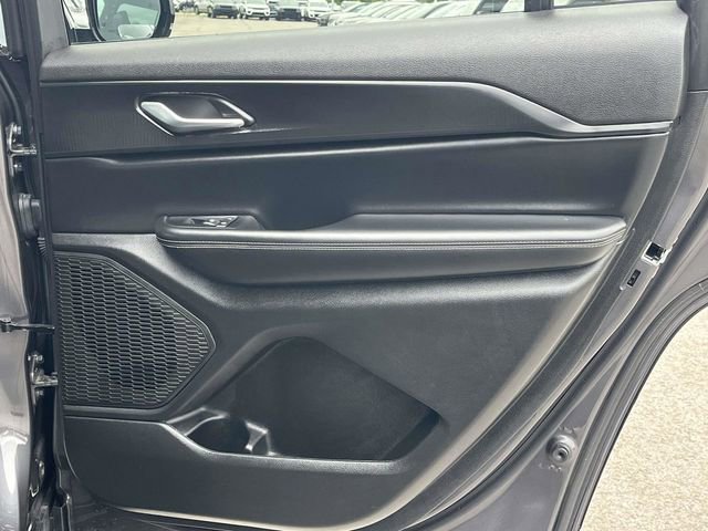 Used 2025 Jeep Grand Cherokee L Altitude AWD/4WD image 25