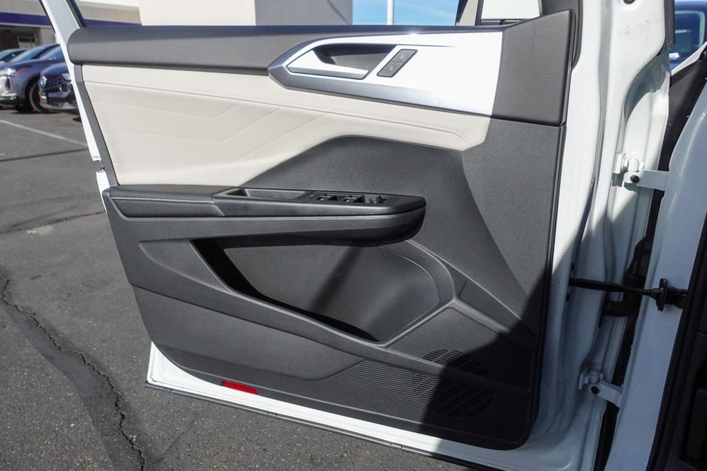 Certified 2025 Volkswagen Taos SEL image 23