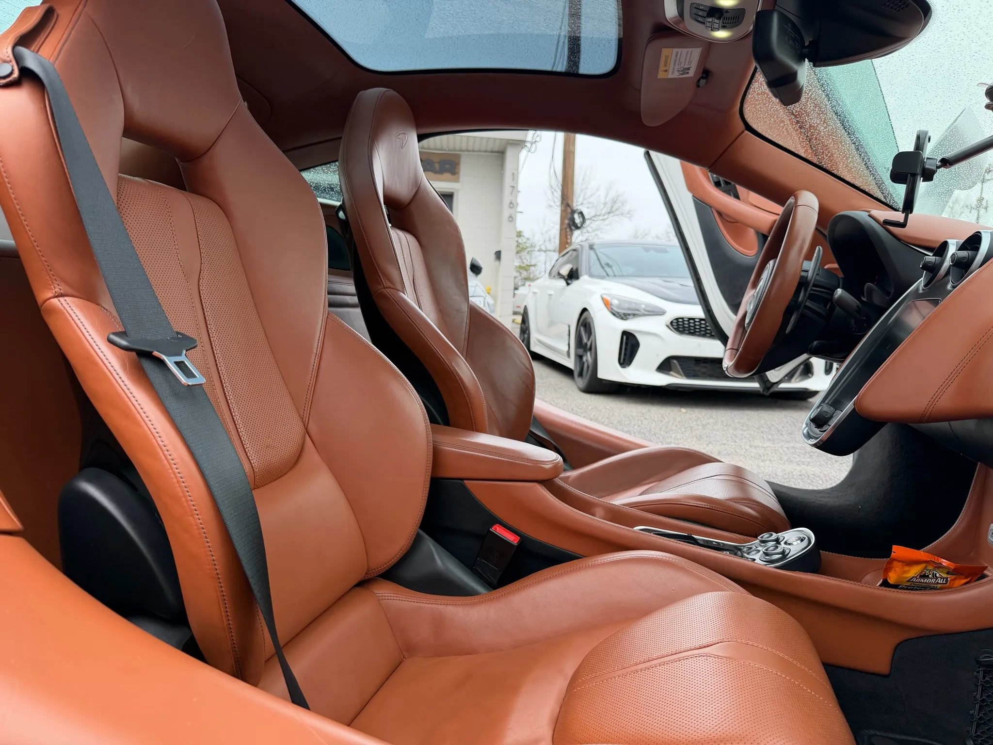 Used 2017 McLaren 570S image 21