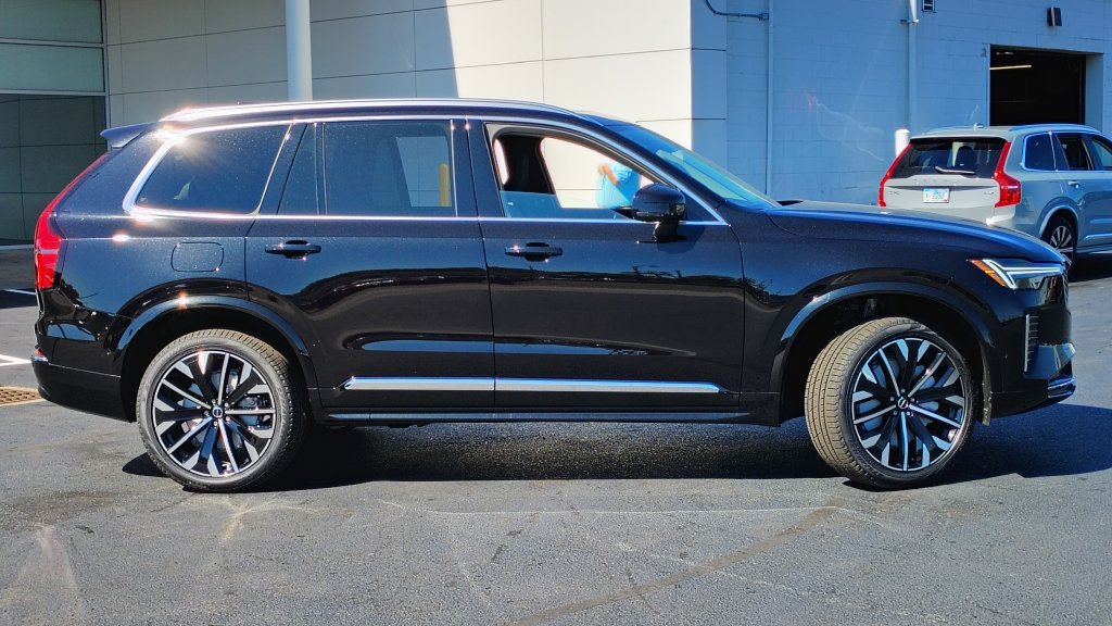 New 2026 Volvo XC90 B6 Plus w/ Protection Package Premier AWD/4WD image 2