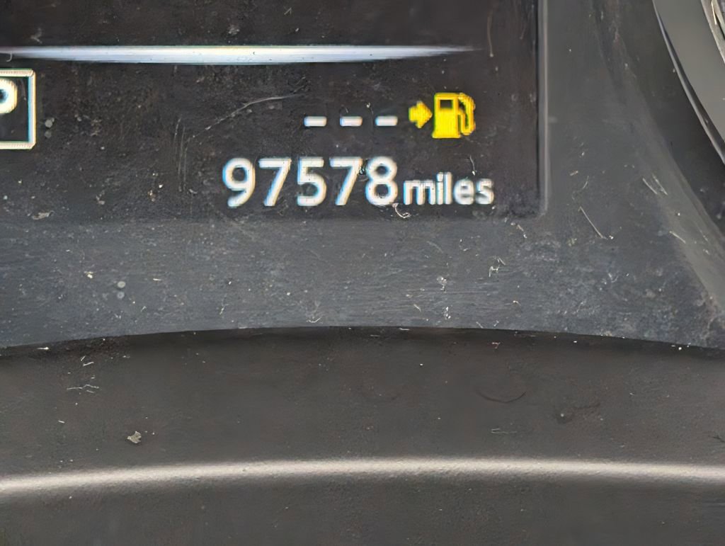 Used 2017 Nissan Rogue SV w/ Midnight Edition image 18