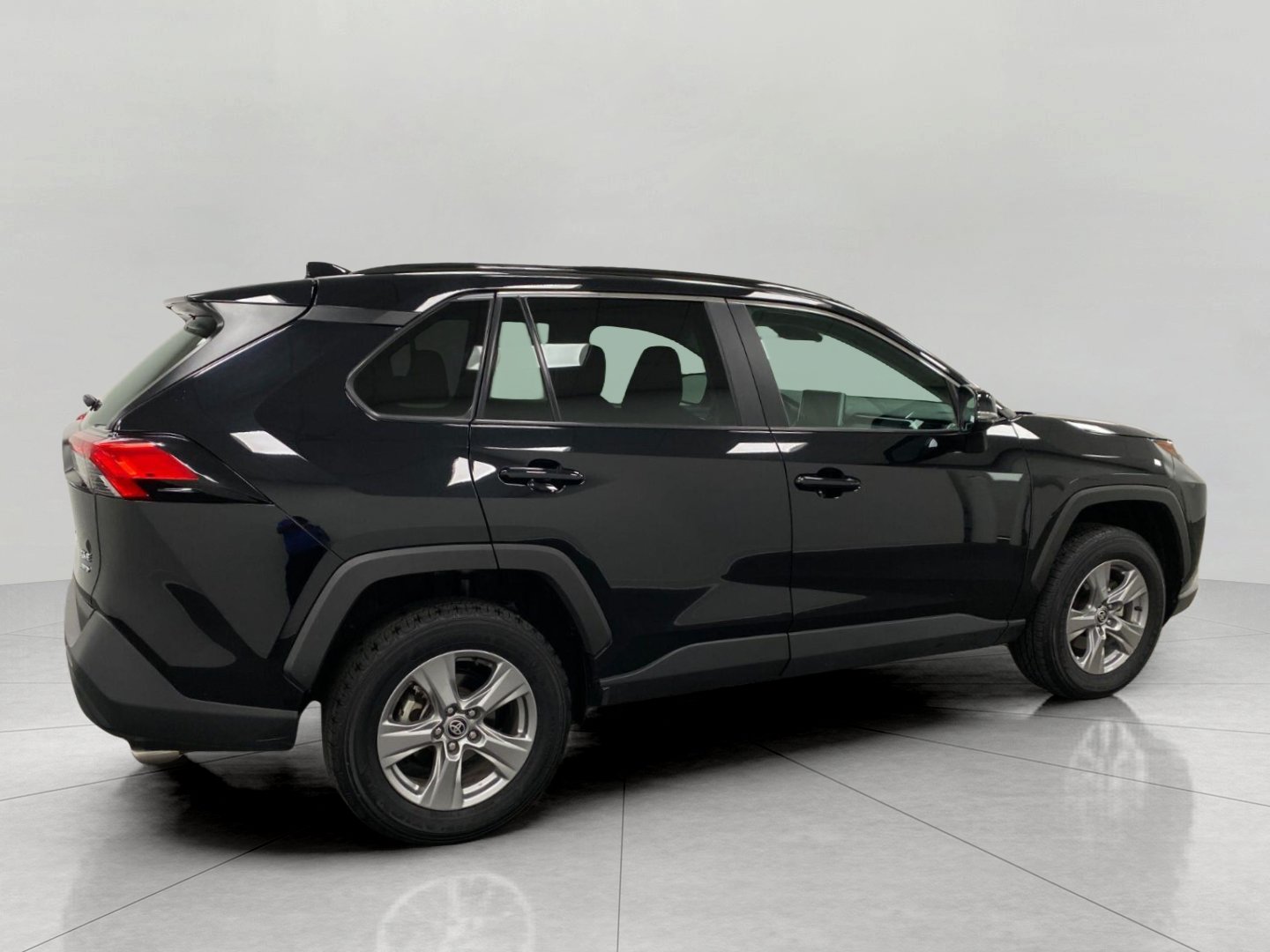 Used 2025 Toyota RAV4 XLE AWD/4WD image 3
