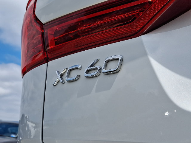 Used 2023 Volvo XC60 T8 Ultimate AWD/4WD image 30