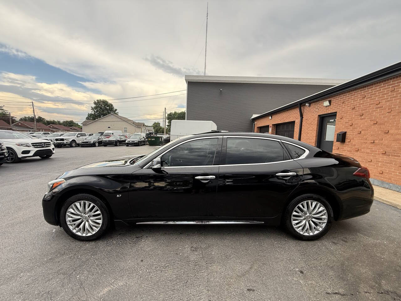 Used 2015 INFINITI Q70 L 3.7 AWD/4WD image 3