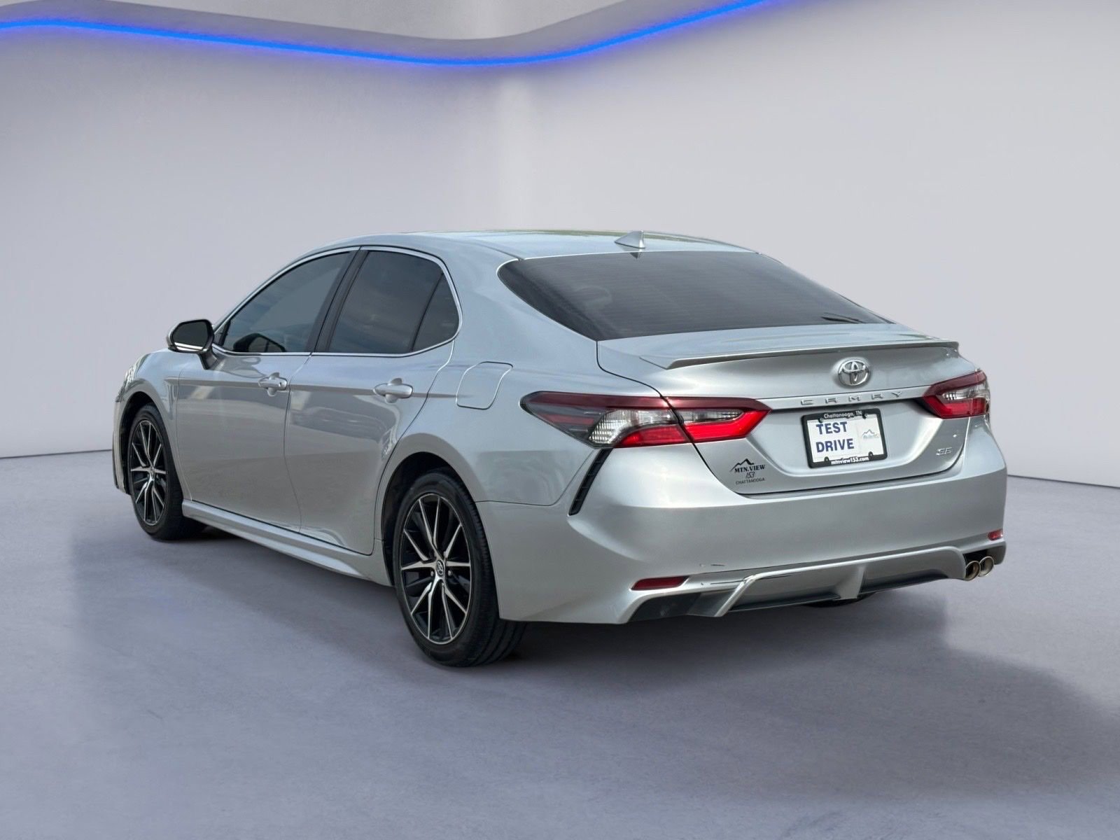 Used 2023 Toyota Camry SE FWD image 10