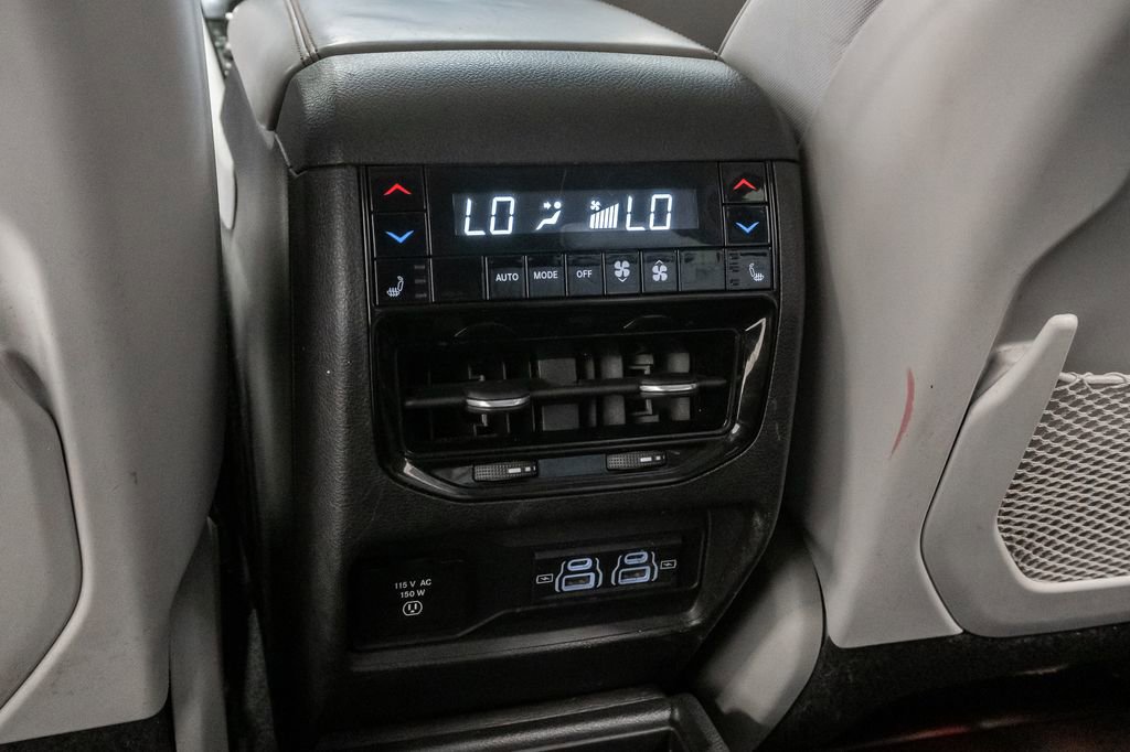 Used 2021 Jeep Grand Cherokee L Overland w/ Luxury Tech Group IV AWD/4WD image 32