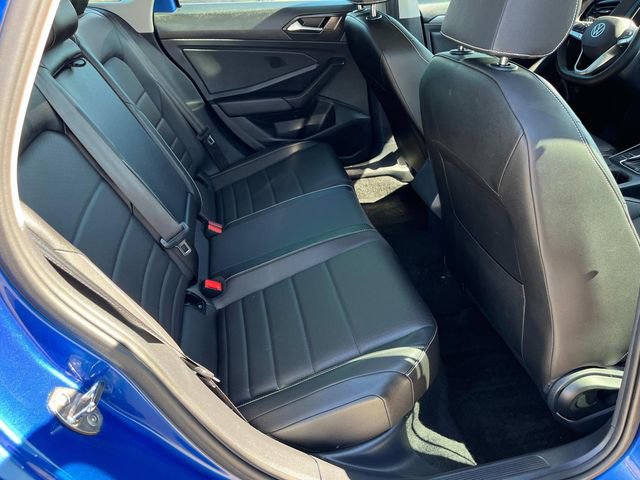 Used 2024 Volkswagen Jetta SE image 9