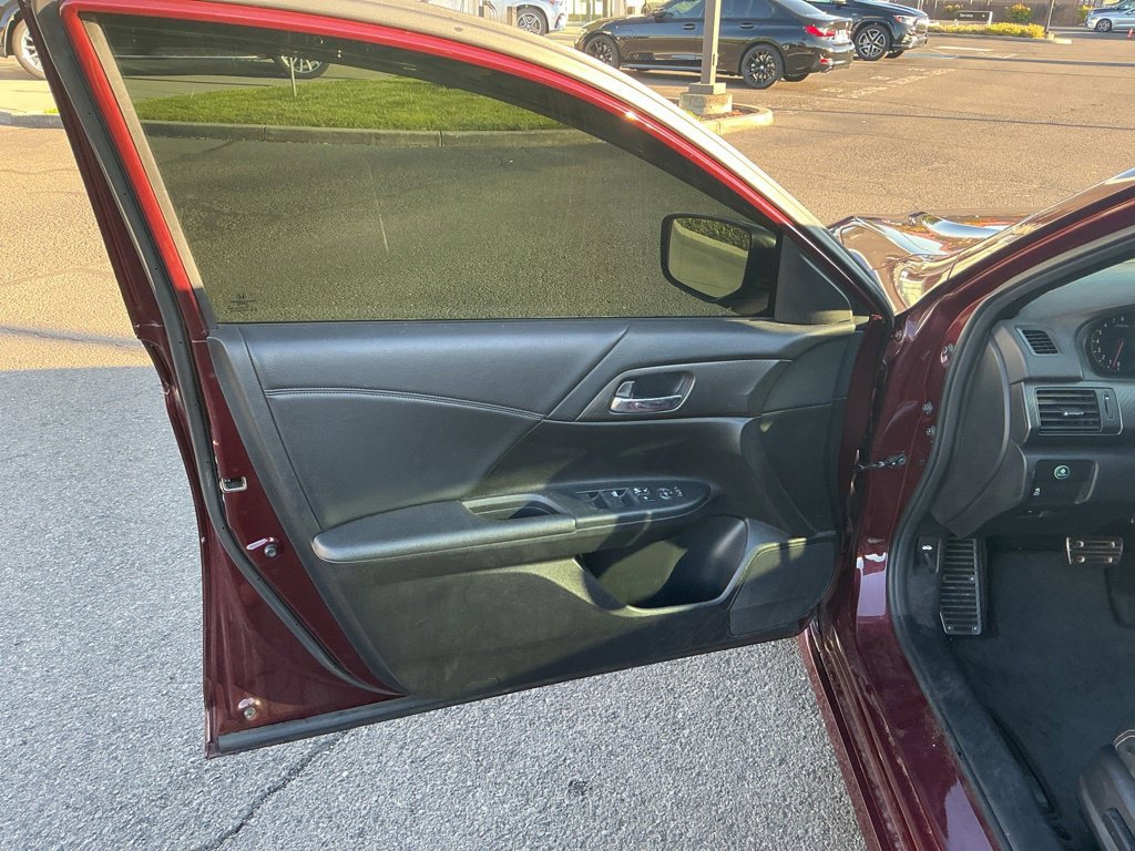 Used 2016 Honda Accord Sport image 17