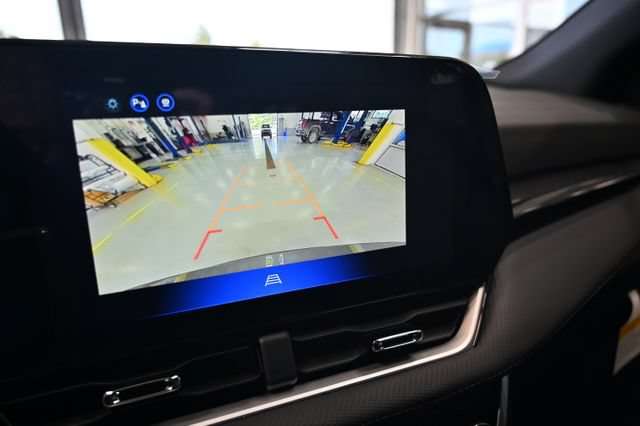 New 2027 Chevrolet Equinox LT w/ Convenience Package II FWD image 16