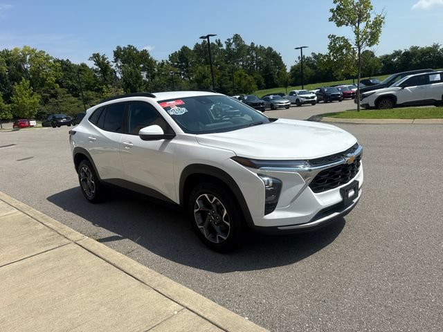 Used 2024 Chevrolet Trax LT w/ Driver Confidence Package FWD image 6