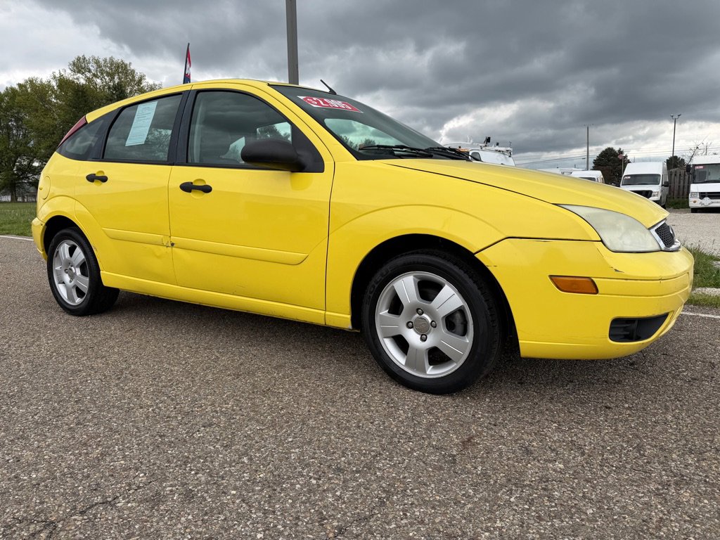Used 2005 Ford Focus SES FWD image 1