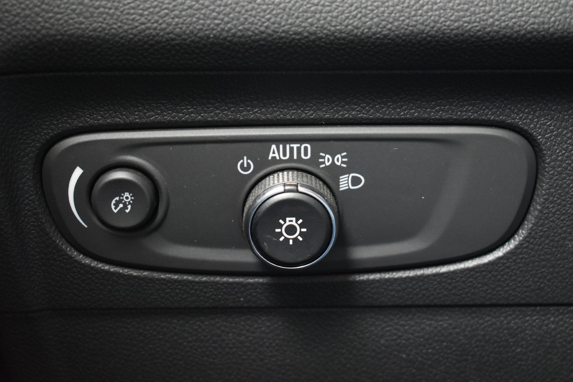 Used 2023 Buick Envision Essence AWD/4WD image 18