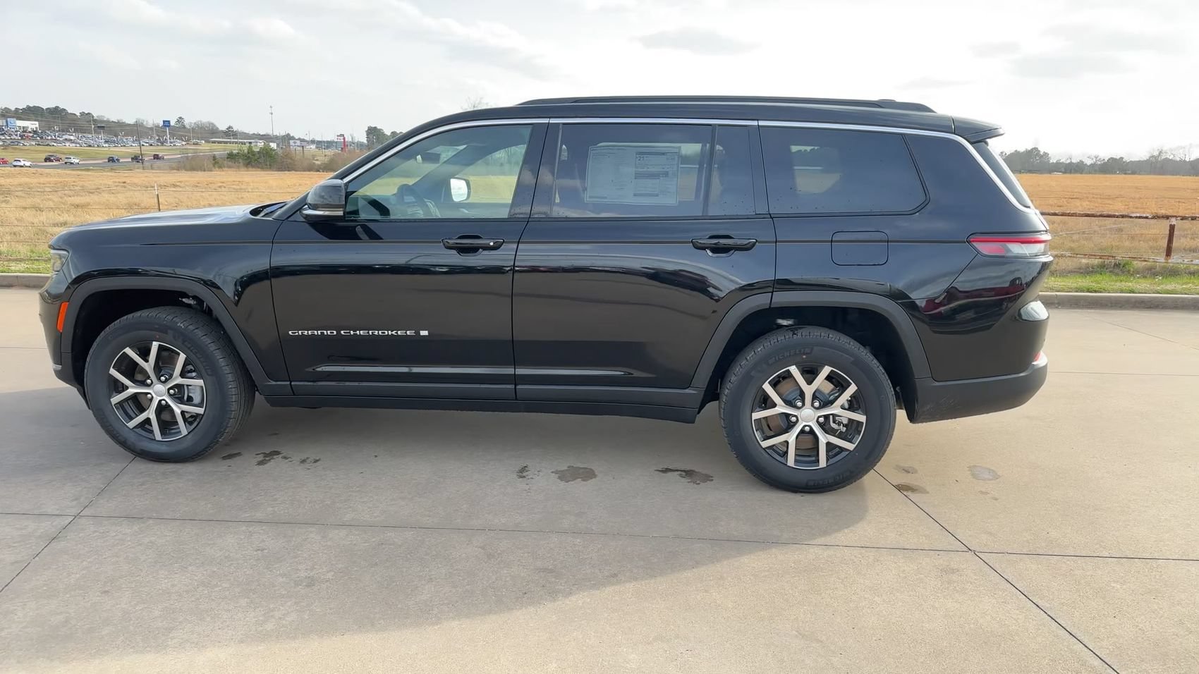 New 2025 Jeep Grand Cherokee L Limited w/ Trailer Tow Package AWD/4WD image 6
