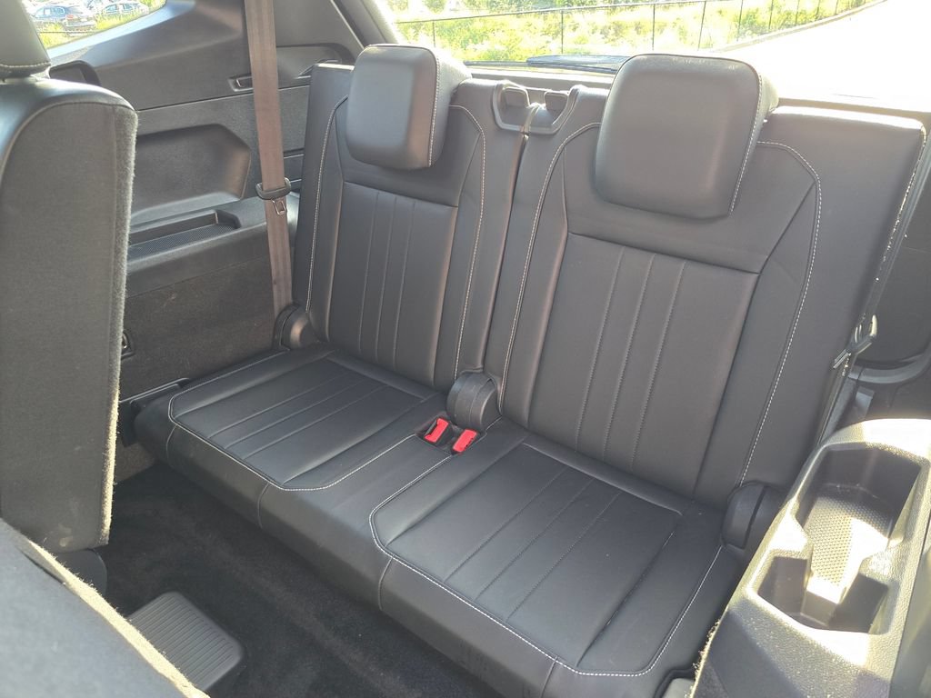 Used 2023 Volkswagen Tiguan SE R-Line FWD image 14