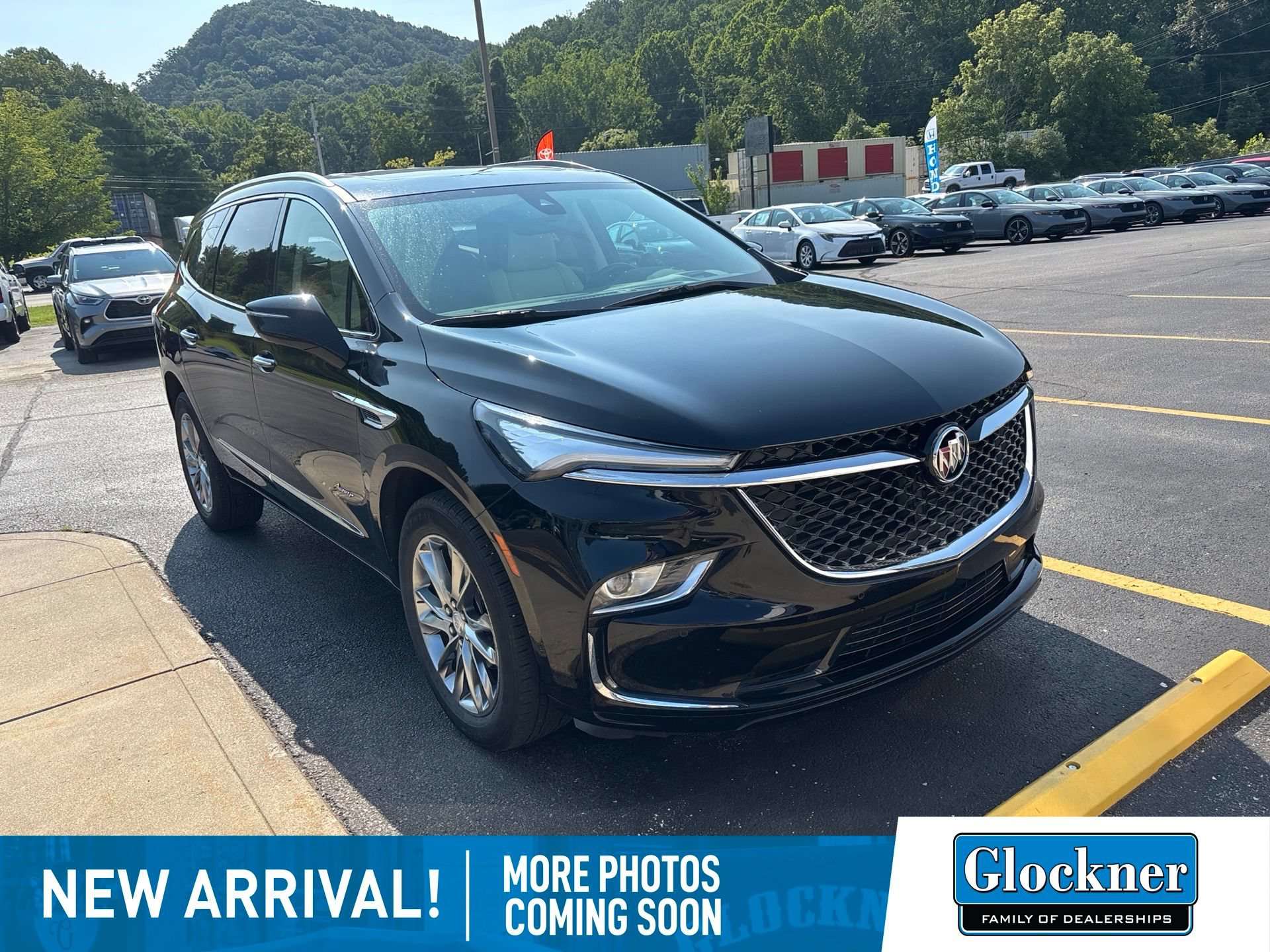 Used 2022 Buick Enclave Avenir AWD/4WD image 3