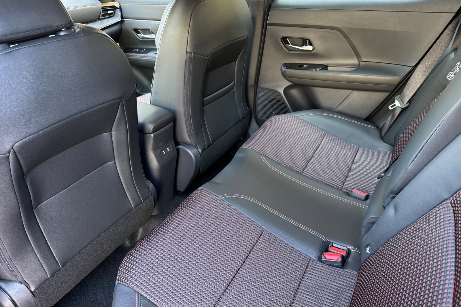 New 2026 Nissan Kicks SR image 9