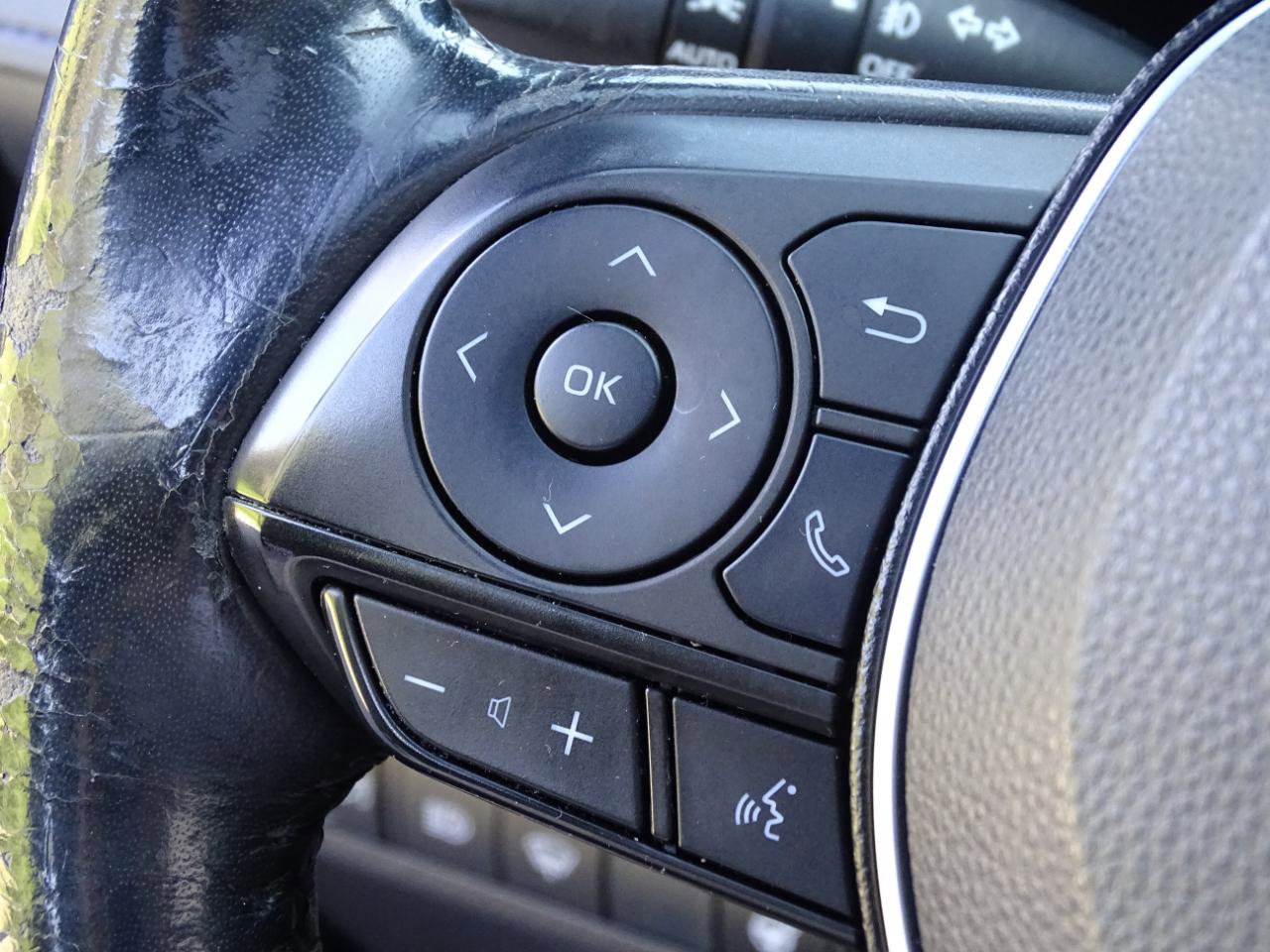 Used 2019 Toyota RAV4 XSE AWD/4WD image 17