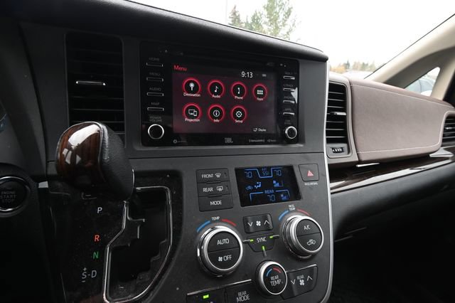 Used 2020 Toyota Sienna Limited image 14