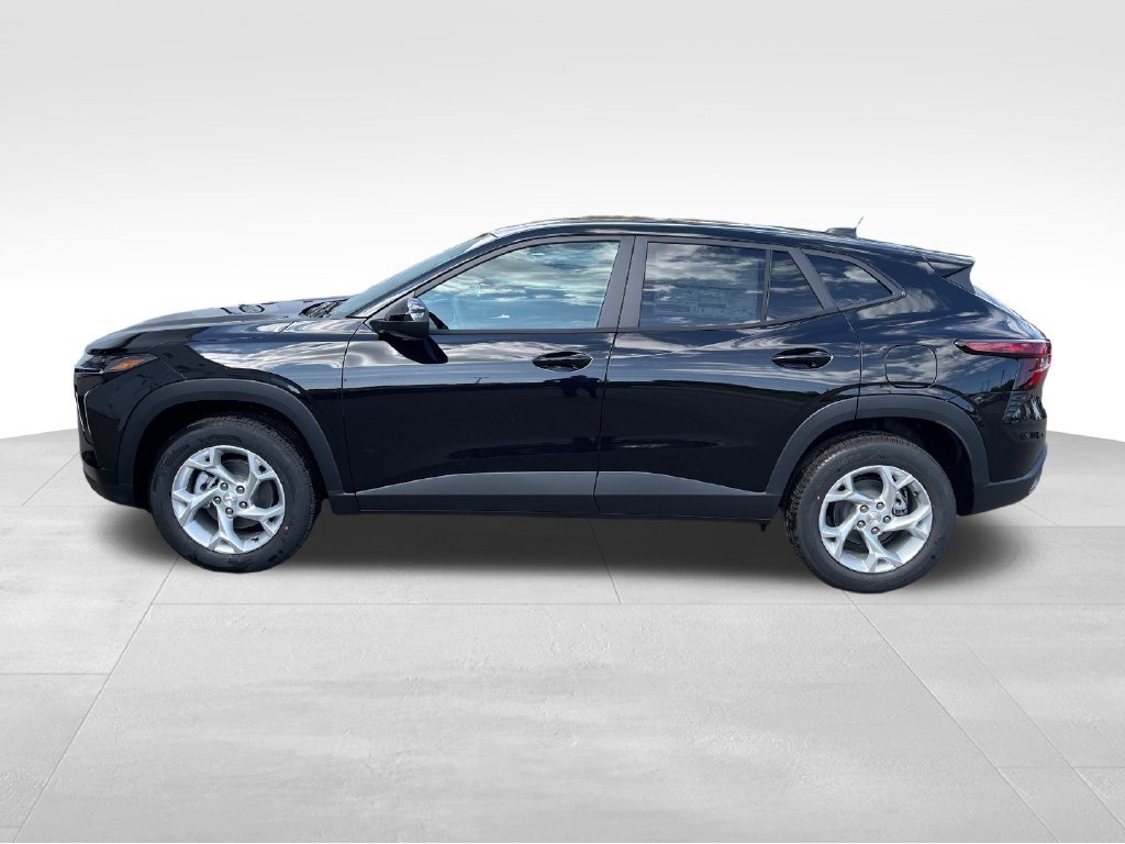 New 2026 Chevrolet Trax LS w/ LS Convenience Package FWD image 2