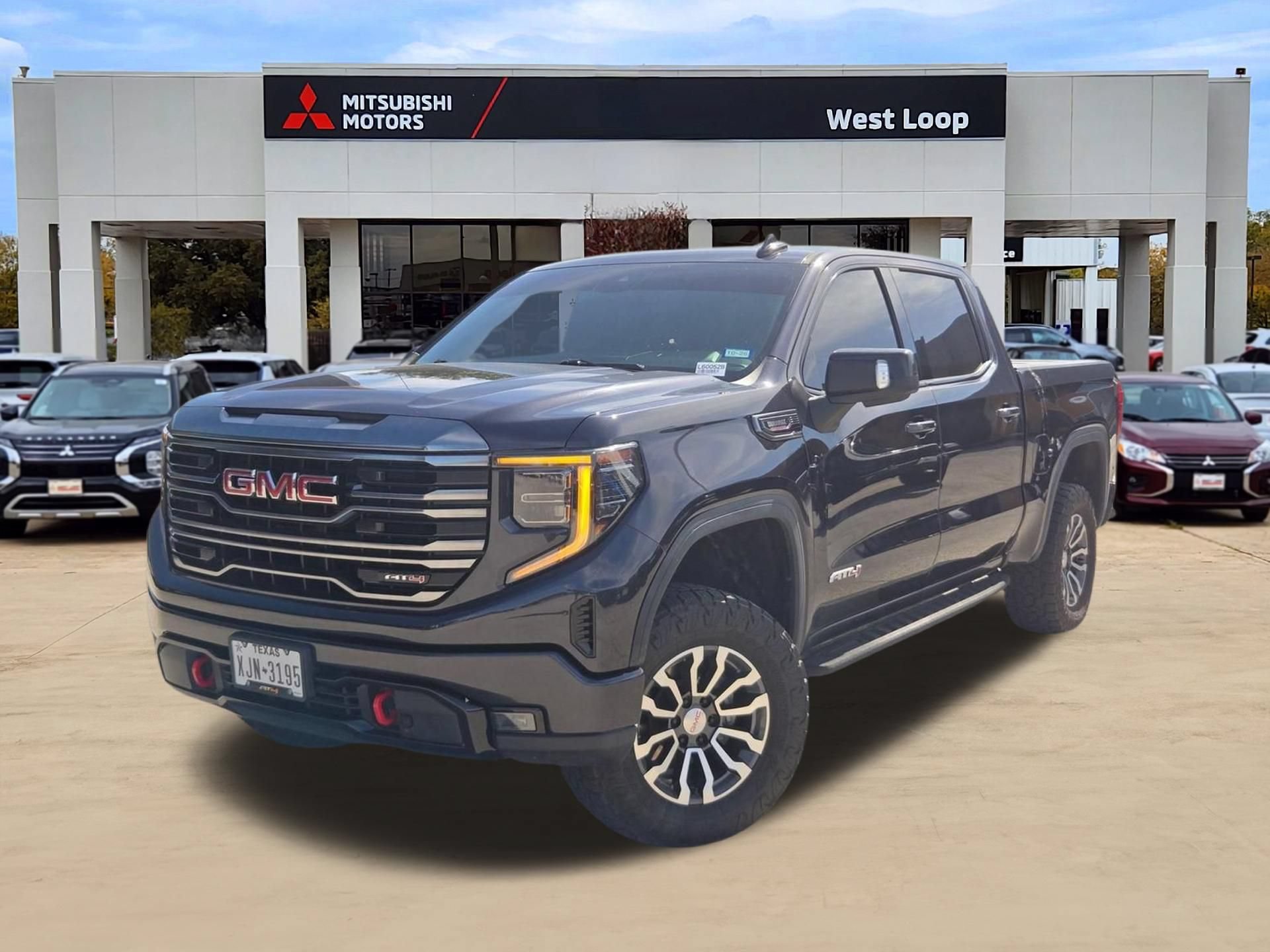 Used 2022 GMC Sierra 1500 AT4 w/ AT4 Preferred Package AWD/4WD image 1