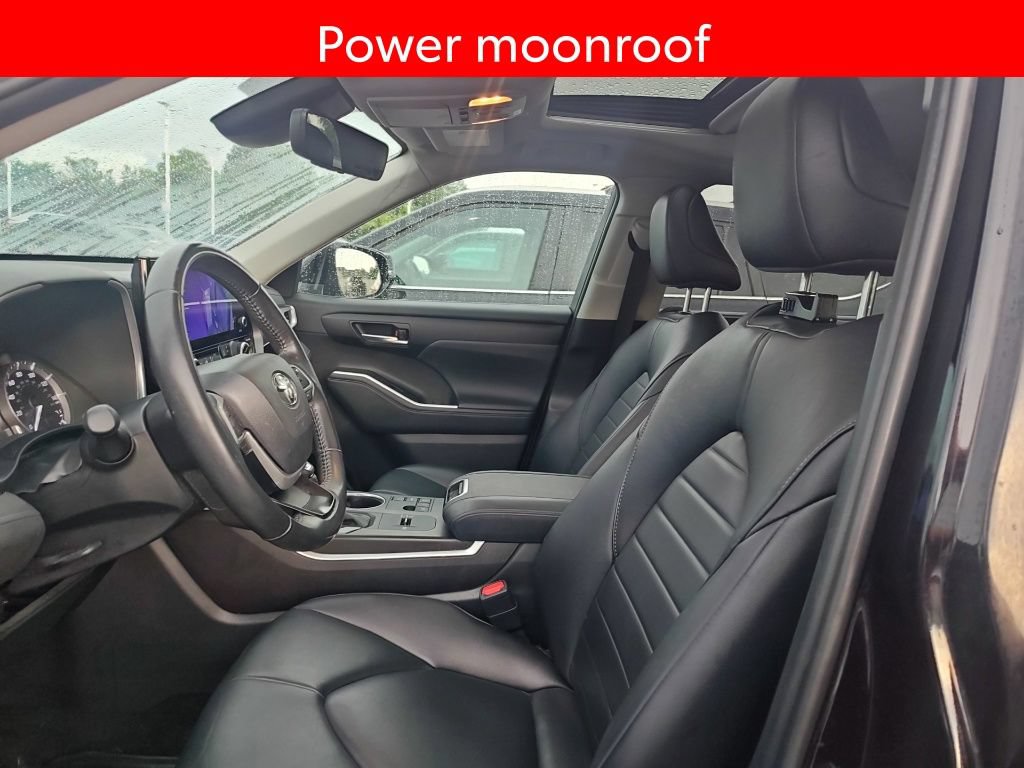 Used 2024 Toyota Highlander XLE FWD image 6