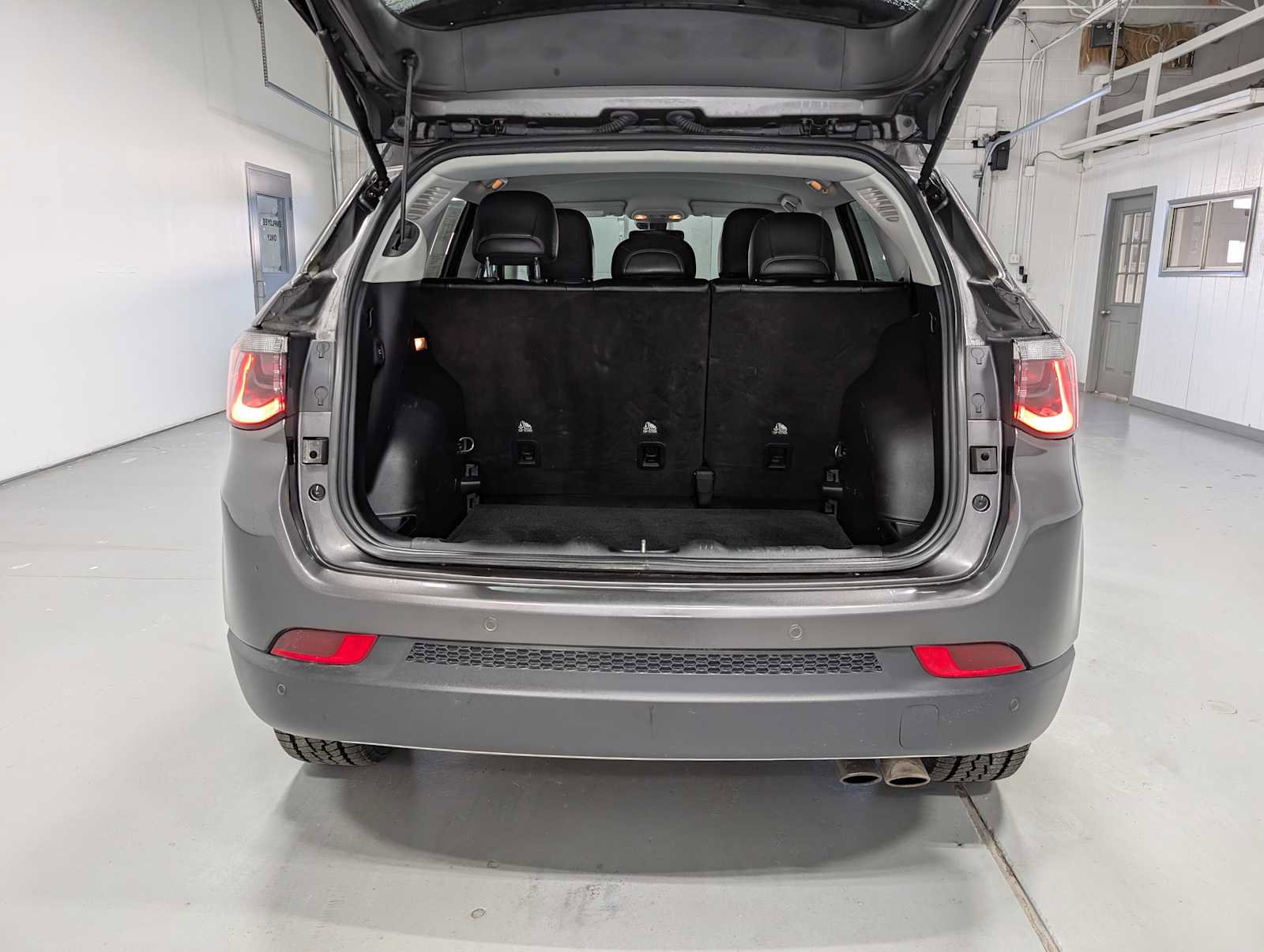 Used 2021 Jeep Compass Limited w/ Elite Exterior Group AWD/4WD image 41