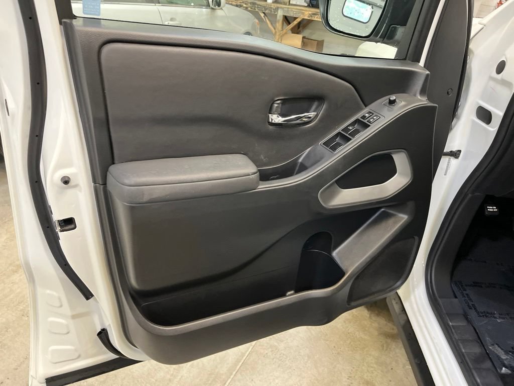 Used 2024 Nissan Frontier SV w/ Hardbody Edition AWD/4WD image 12