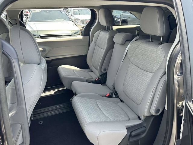Used 2023 Toyota Sienna LE FWD image 17