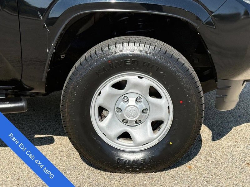 Used 2022 Toyota Tacoma SR AWD/4WD image 9