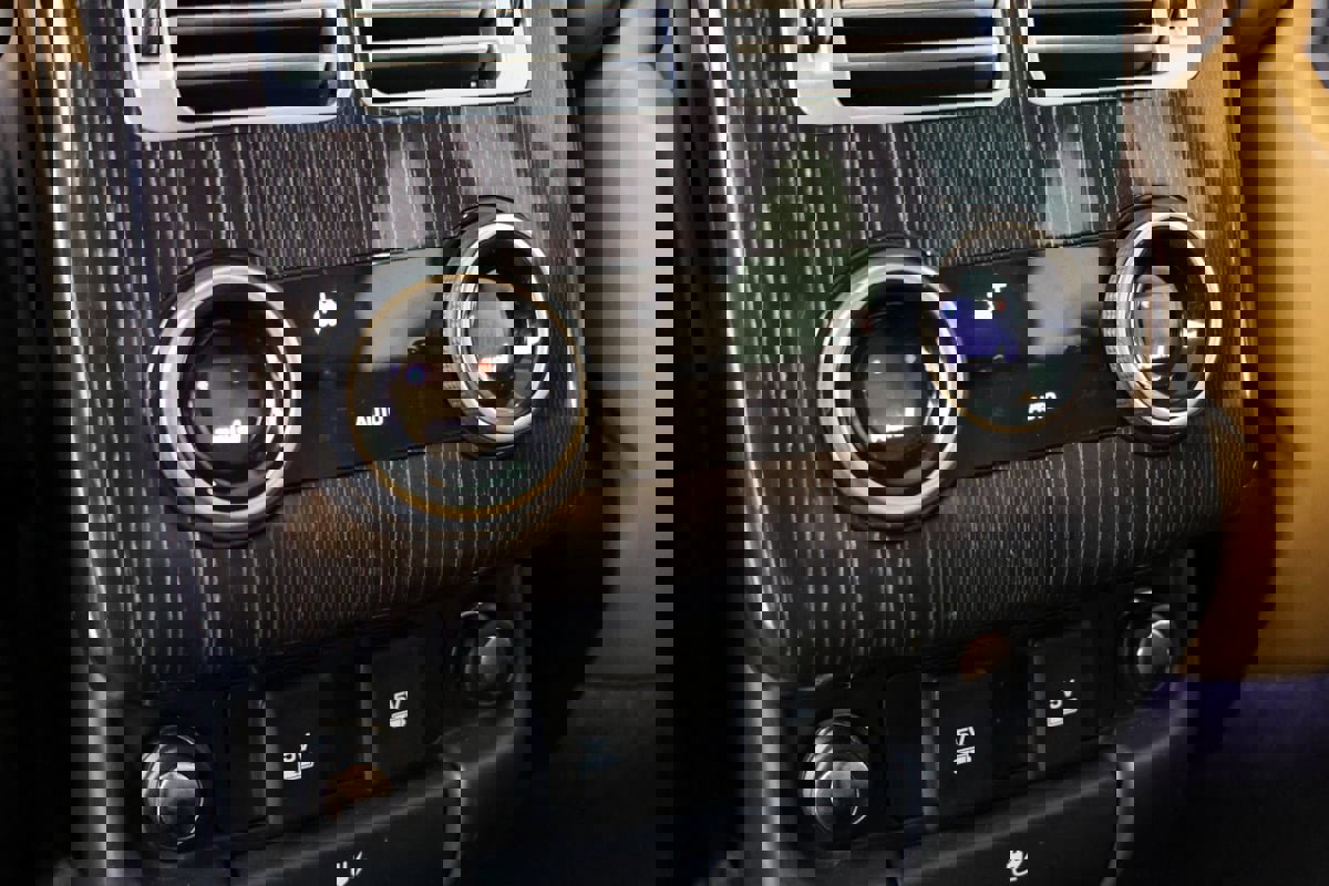 Used 2019 Land Rover Range Rover Autobiography image 33