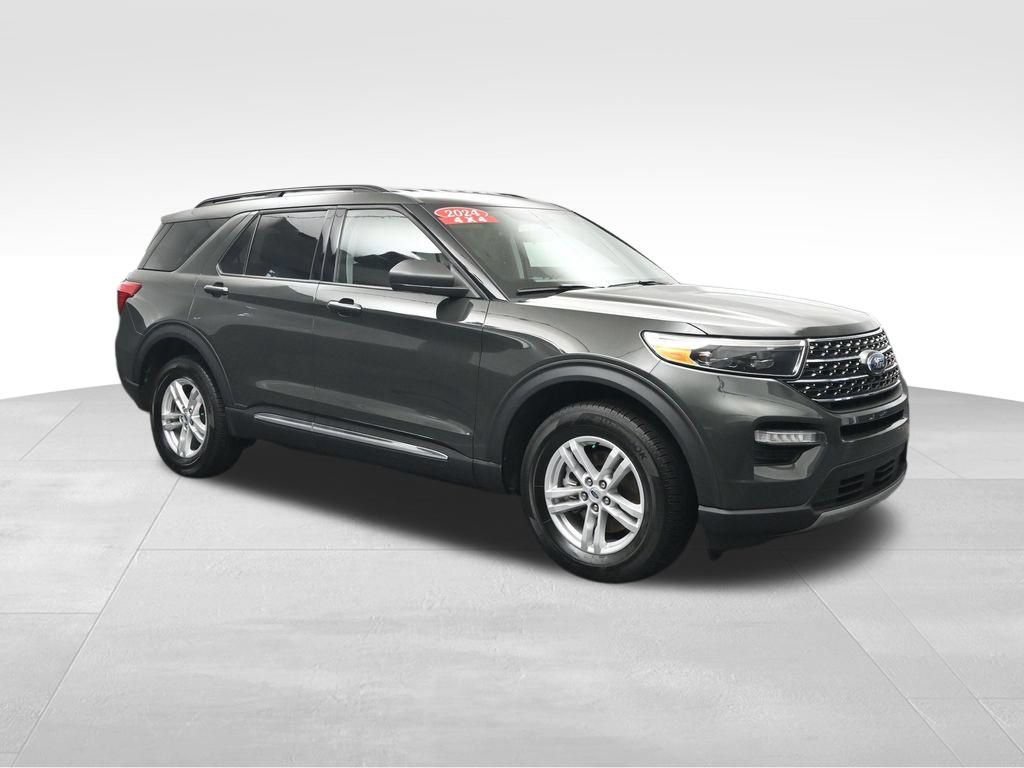 Used 2024 Ford Explorer XLT w/ Equipment Group 202A AWD/4WD image 7