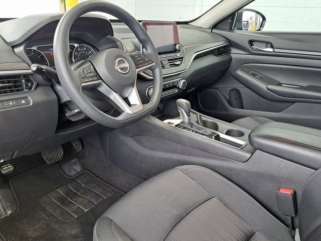 Used 2025 Nissan Altima 2.5 SV FWD image 8
