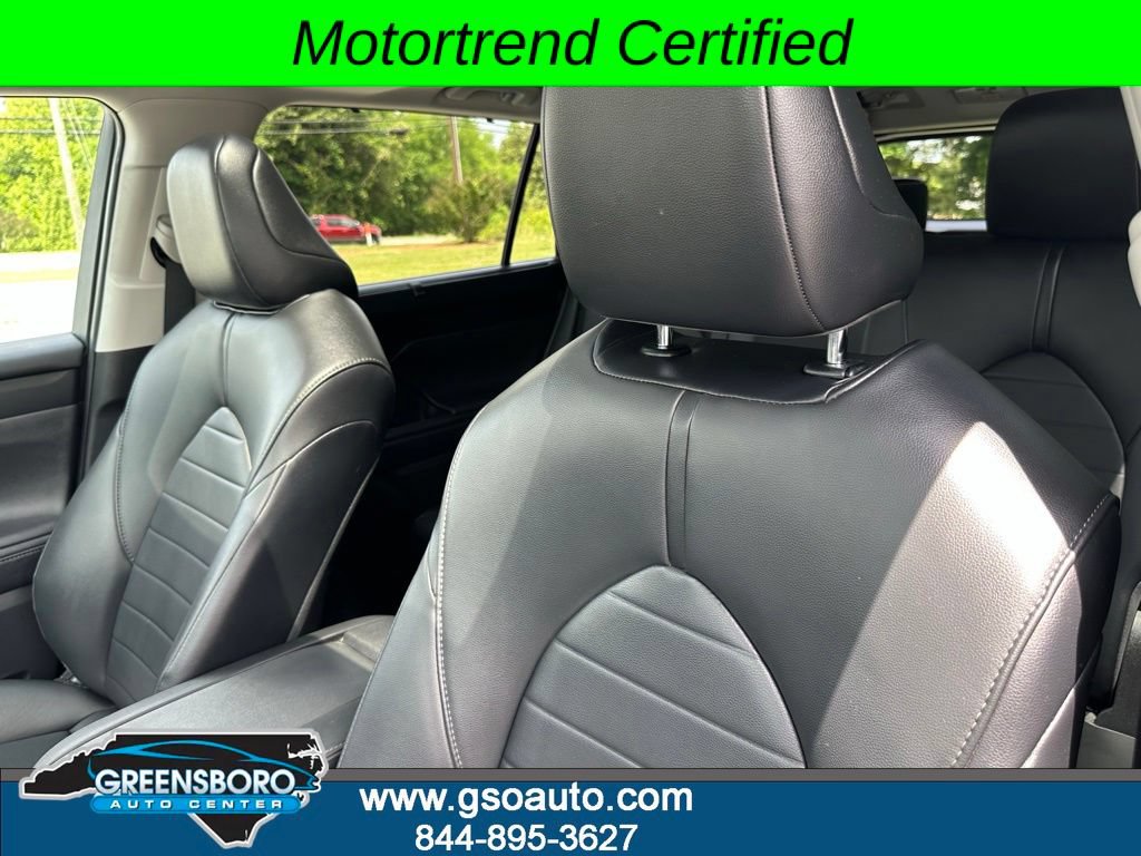 Used 2020 Toyota Highlander XLE AWD/4WD image 14