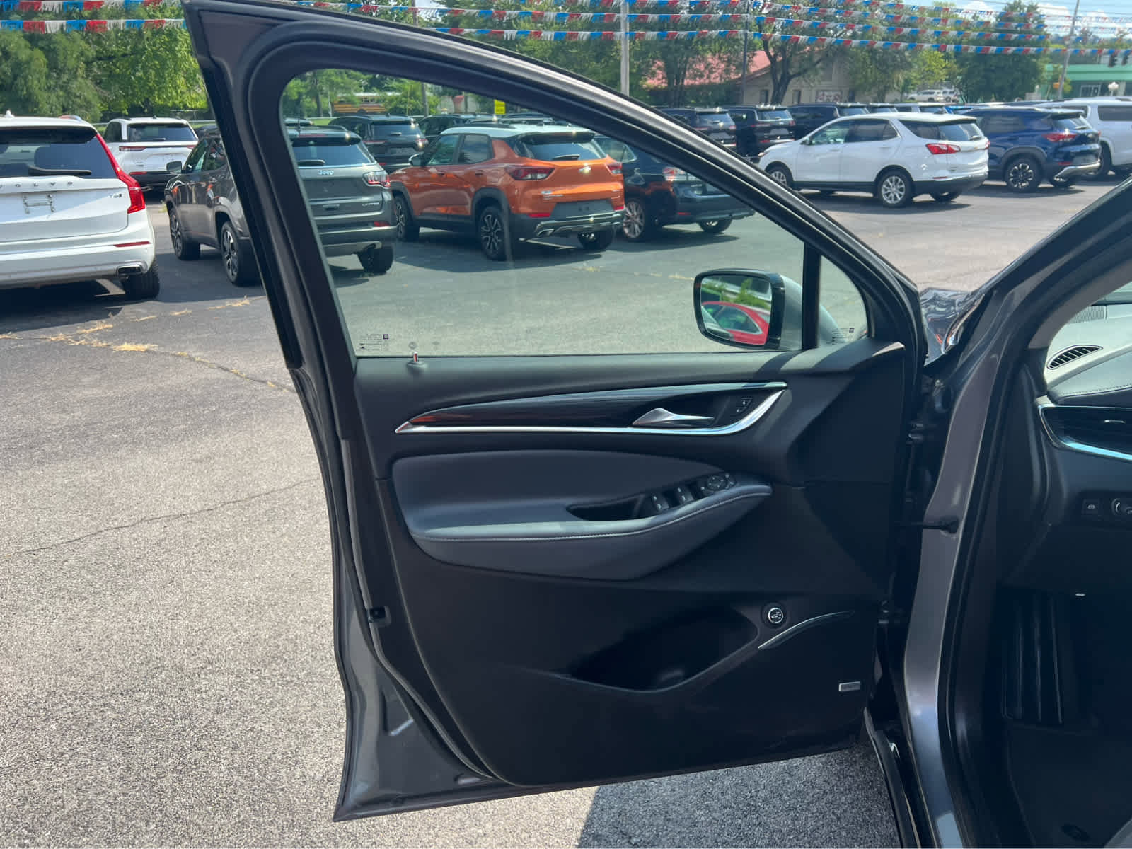 Used 2021 Buick Enclave Essence w/ Sound and Sites Package image 17