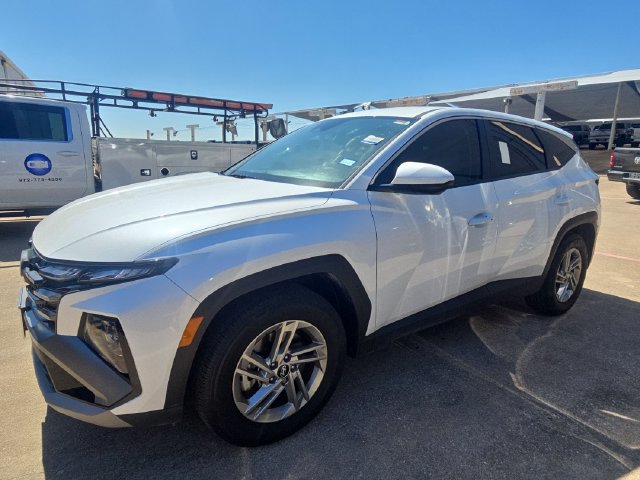 Used 2025 Hyundai Tucson SE FWD image 1