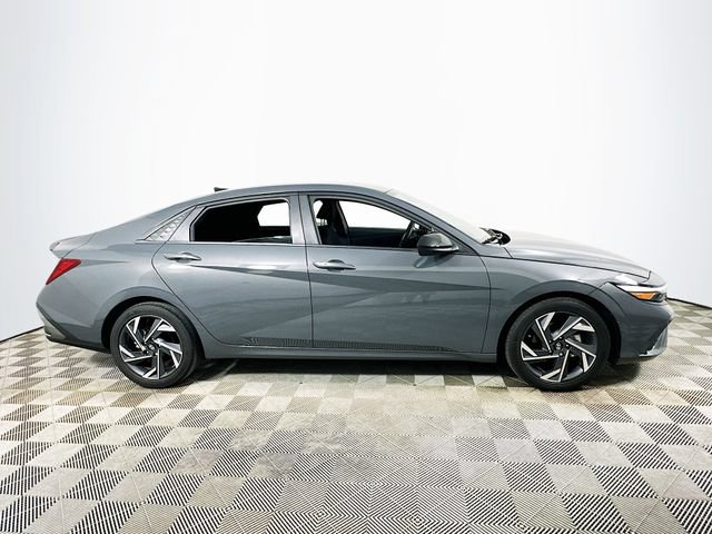 Used 2025 Hyundai Elantra Sport FWD image 2