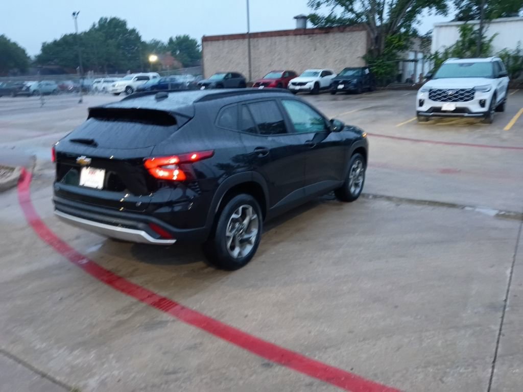 Used 2025 Chevrolet Trax LT w/ LT Convenience Package FWD image 7