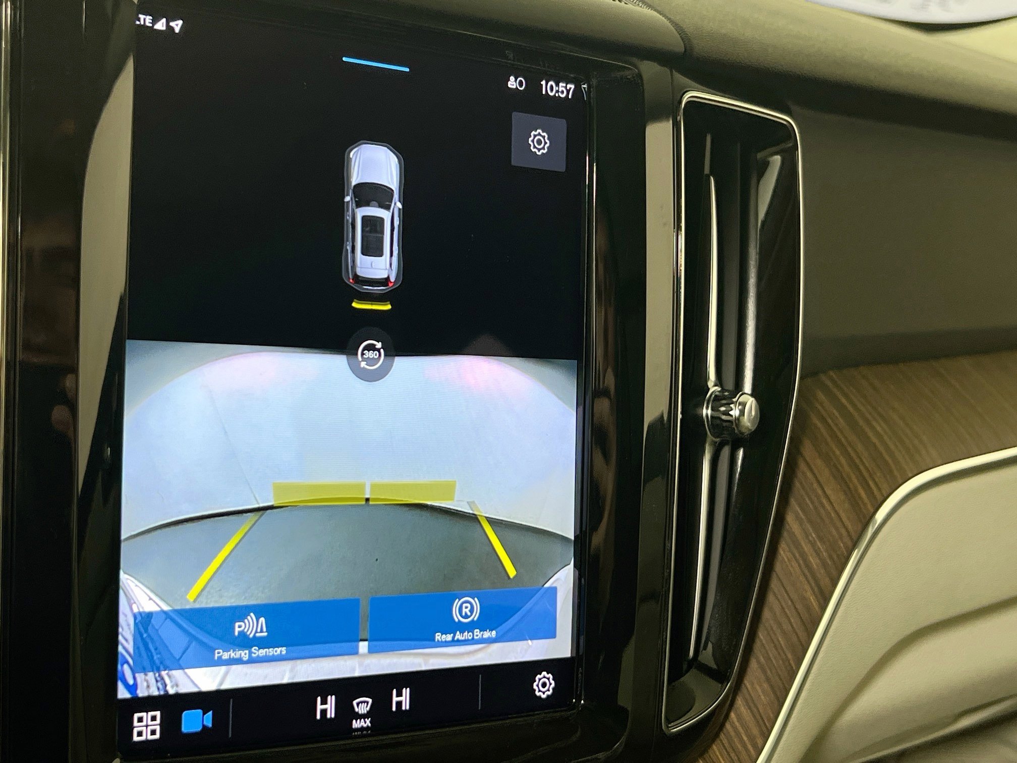 Used 2022 Volvo XC60 B5 Momentum w/ Advanced Package image 14